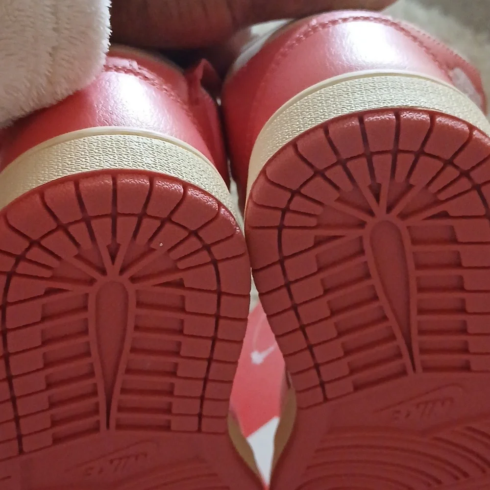 NWOT JORDAN MID 1 - Picture 7 of 8